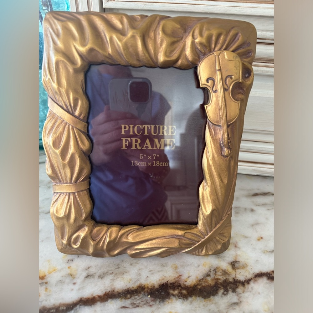 Gold antique picture frame with musical theme size 5x7